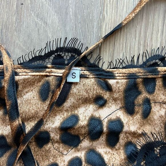 Superdown Crysta lace trim cami top in Leopard Size S - Picture 5 of 6